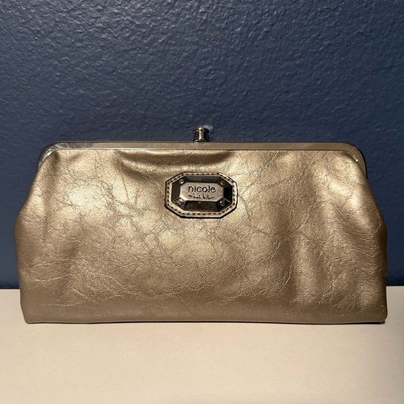 Nicole by Nicole Miller Silver Clutch Approx 8 1/2 x 4 - Picture 1 of 7